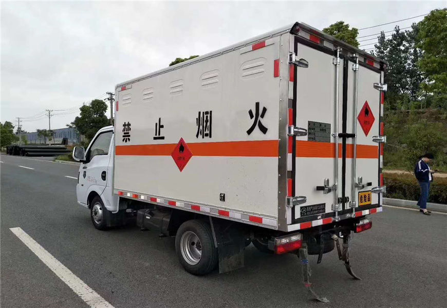 東風(fēng)涂逸危險品廂式運(yùn)輸車